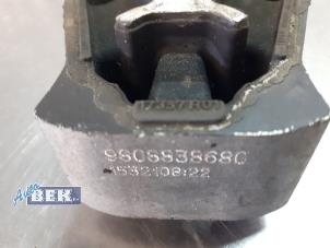 Engine mount from a Peugeot 308 SW (L4/L9/LC/LJ/LR) 1.6 BlueHDi 120 2015