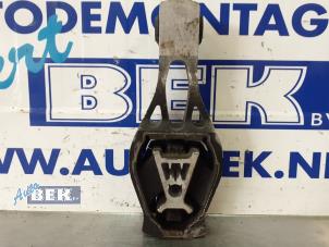 Engine mount from a Peugeot 308 SW (L4/L9/LC/LJ/LR) 1.6 BlueHDi 120 2015