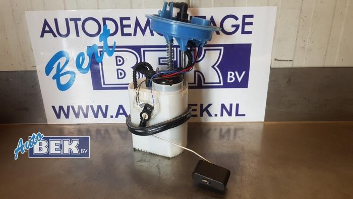 Electric fuel pump from a Volkswagen Golf VII (AUA) 1.5 TSI Evo BMT 16V 2018
