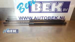 Usados Juego de amortiguadores de gas del portón trasero Volkswagen Golf VII (AUA) 1.5 TSI Evo BMT 16V Precio € 25,00 Norma de margen ofrecido por Auto Bek