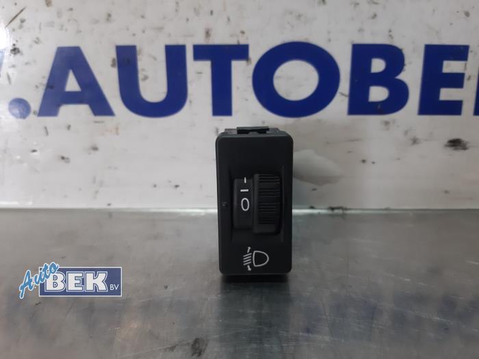Height control switch from a Peugeot 208 I (CA/CC/CK/CL) 1.2 Vti 12V PureTech 82 2019
