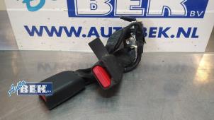 Used Rear seatbelt buckle, centre Toyota Auris Touring Sports (E18) 1.8 16V Hybrid Price € 40,00 Margin scheme offered by Auto Bek