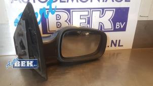 Used Wing mirror, right Renault Clio III (BR/CR) 1.2 16V TCe 100 Price € 35,00 Margin scheme offered by Auto Bek