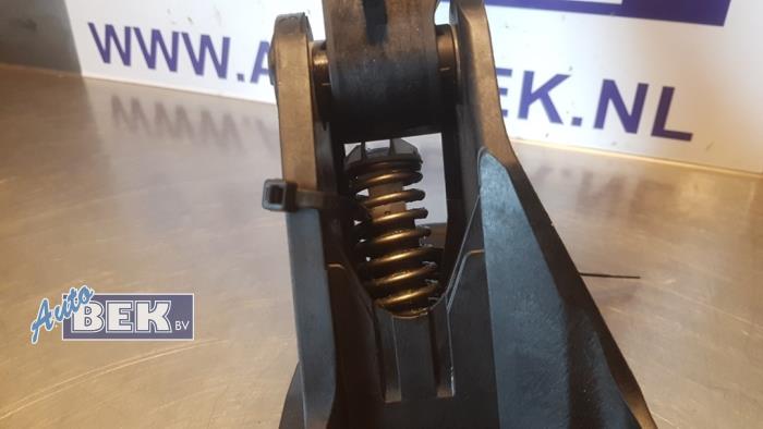 Clutch pedal from a Volkswagen Polo VI (AW1) 1.0 TSI 12V 2019