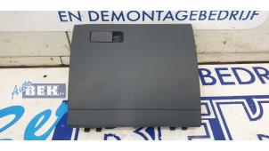 Usagé Boîte à gants Volkswagen T-Cross 1.0 TSI 115 12V Prix € 65,00 Règlement à la marge proposé par Auto Bek