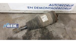 Used Rear shock absorber rod, left Landrover Discovery III (LAA/TAA) 2.7 TD V6 Price € 200,00 Margin scheme offered by Auto Bek