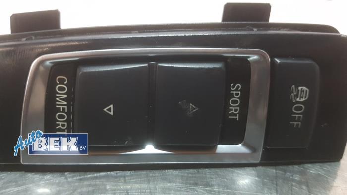 Commutateur ASR d'un BMW 7 serie (F01/02/03/04) 740d 24V 2012