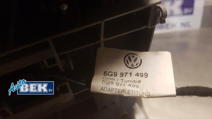 Luz interior delante de un Volkswagen Tiguan (AD1) 2.0 TDI 16V BlueMotion Technology SCR 2018