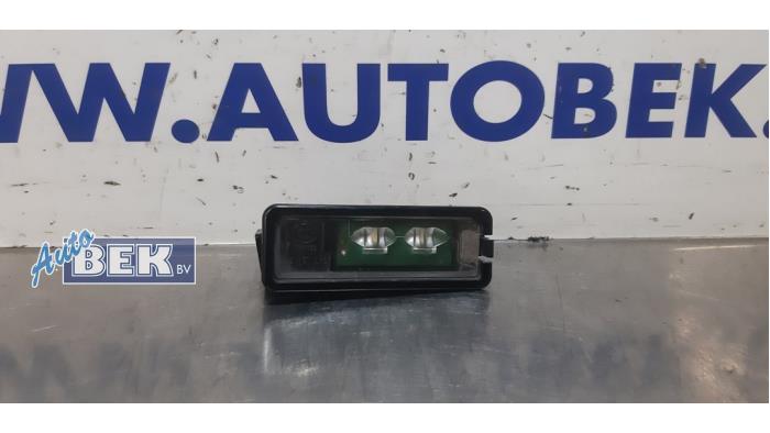 Iluminación de matrícula de un Volkswagen Golf VII (AUA) 2.0 R-line 4Motion 16V 2015