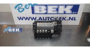 Usagé Borne de batterie Volkswagen Polo VI (AW1) 1.0 TSI 12V Prix € 15,00 Règlement à la marge proposé par Auto Bek