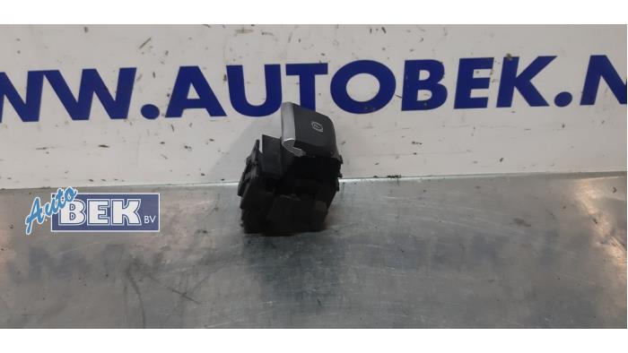 Parking brake switch from a Audi A3 Sportback (8VA/8VF) 2.0 TDI 16V 2016