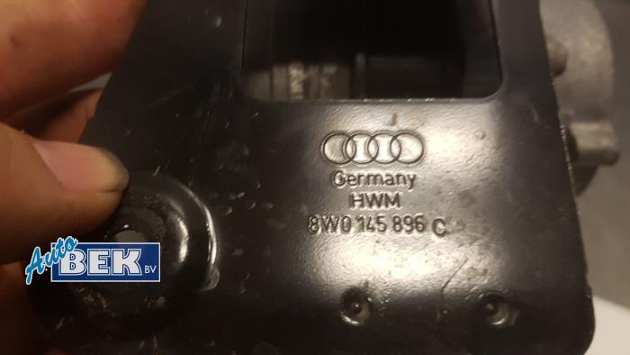 Pompe à eau supplémentaire d'un Audi A4 Avant (B9) 2.0 TDI Ultra 16V 2018