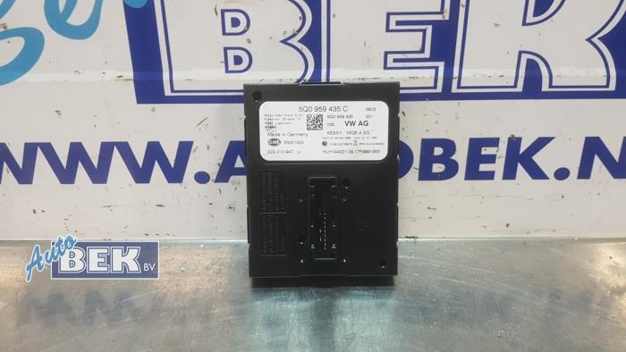 Używane Modul keyless vehicle Audi RS 3 Sportback (8VA/8VF) 2.5 TFSI 20V Quattro Cena € 50,00 Procedura marży oferowane przez Auto Bek