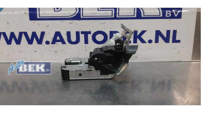 Tailgate lock mechanism from a Audi A3 Sportback (8VA/8VF) 2.0 TDI 16V 2016