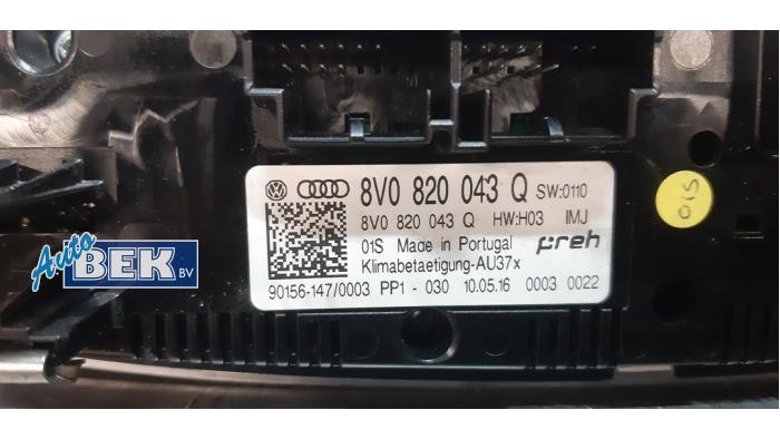 Heater control panel from a Audi A3 Sportback (8VA/8VF) 2.0 TDI 16V 2016