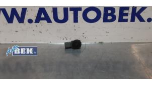Used Microphone Mercedes E (W213) E-220d 2.0 Turbo 16V Price on request offered by Auto Bek