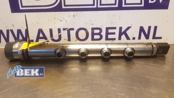Fuel injector nozzle from a Mercedes-Benz E (W213) E-220d 2.0 Turbo 16V 2018