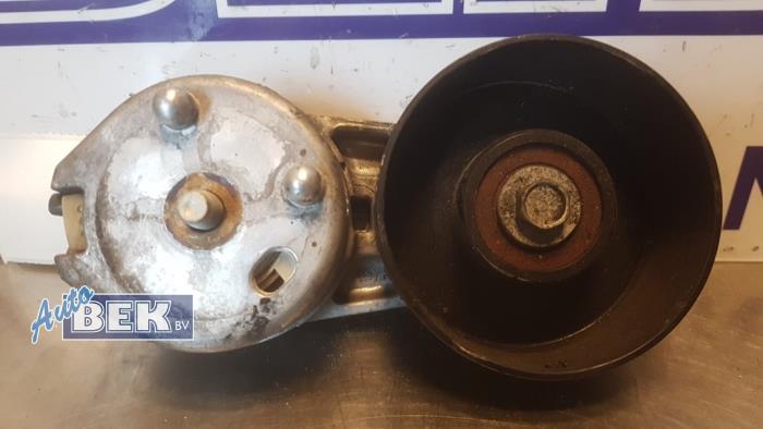Usados Tensor correa múltiple Landrover Discovery III (LAA/TAA) 2.7 TD V6 Precio € 22,50 Norma de margen ofrecido por Auto Bek