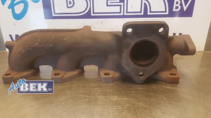 Exhaust manifold from a BMW 1 serie (E82) 118d 16V 2013