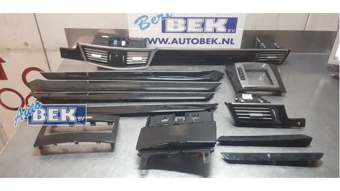 Begagnade Dekorstripeset, kupé Mercedes E (W212) E-200 CDI 16V BlueEfficiency,BlueTEC Pris på förfrågan erbjuds av Auto Bek