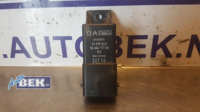 Glow plug pre-heat relay