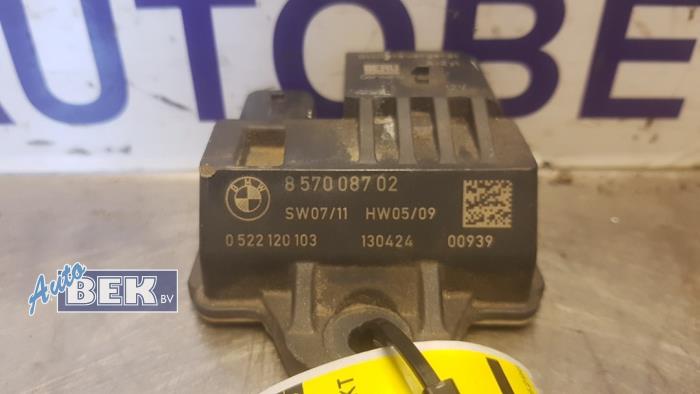 Glow plug relay from a BMW 1 serie (E82) 118d 16V 2013