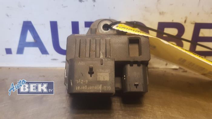 Glow plug relay from a BMW 1 serie (E82) 118d 16V 2013