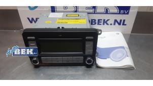 Used Radio CD player Volkswagen Touran (1T1/T2) 2.0 TDI DPF Price on request offered by Auto Bek