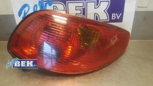 Used Taillight, right Peugeot 206 CC (2D) 1.6 16V Price € 30,00 Margin scheme offered by Auto Bek