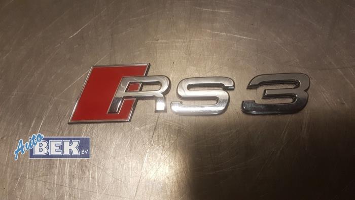 Używane Emblemat Audi RS 3 Sportback (8VA/8VF) 2.5 TFSI 20V Quattro Cena € 15,00 Procedura marży oferowane przez Auto Bek