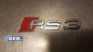 Usados Emblema Audi RS 3 Sportback (8VA/8VF) 2.5 TFSI 20V Quattro Precio € 15,00 Norma de margen ofrecido por Auto Bek