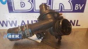 Used Thermostat housing Mercedes E (W212) E-200 CDI 16V BlueEfficiency,BlueTEC Price € 35,00 Margin scheme offered by Auto Bek