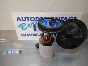 Używane Elektryczna pompa paliwa Volkswagen Polo V (6R) 1.2 TSI 16V BlueMotion Technology Cena € 40,00 Procedura marży oferowane przez Auto Bek
