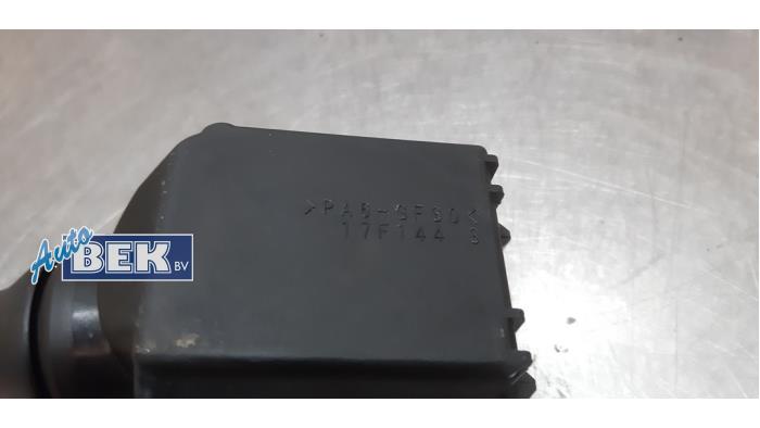 Interruptor de limpiaparabrisas de un Toyota Yaris III (P13) 1.5 16V Dual VVT-iE 2020