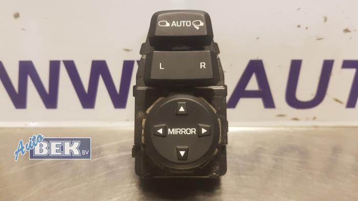 Usados Interruptor de retrovisor Hyundai Ioniq 1.6 GDI 16V Hybrid Precio € 35,00 Norma de margen ofrecido por Auto Bek
