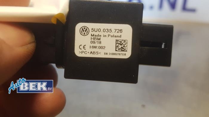 Conexión AUX-USB de un Volkswagen Tiguan (AD1) 2.0 TSI 16V 4Motion 2018