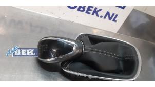Usagé Enveloppe levier de vitesse Opel Astra K Sports Tourer 1.6 CDTI 110 16V Prix € 39,00 Règlement à la marge proposé par Auto Bek