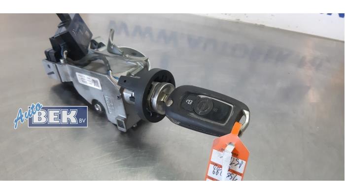 Ignition lock + key from a Opel Astra K Sports Tourer 1.6 CDTI 110 16V 2017