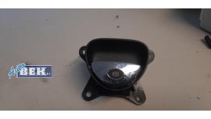 Used Parking brake switch Jaguar S-type (X200) 2.7 D 24V Price on request offered by Auto Bek