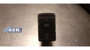 Usados Interruptor de freno de mano Volkswagen Golf VII Variant (AUVV) 1.6 TDI 16V Precio € 12,50 Norma de margen ofrecido por Auto Bek