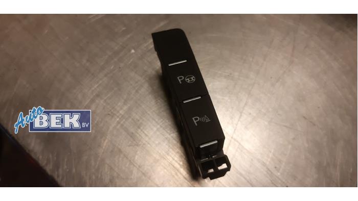 Switch (miscellaneous) from a Volkswagen Golf VII Variant (AUVV) 1.6 TDI 16V 2014