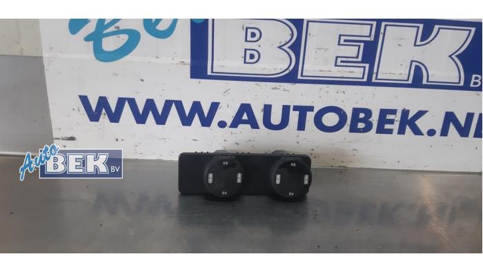 Usados Módulo USB Jaguar F-Pace 2.0 D 180 16V AWD Precio € 20,00 Norma de margen ofrecido por Auto Bek
