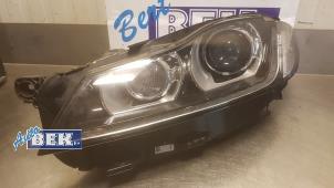 Używane Reflektor lewy Jaguar F-Pace 2.0 D 180 16V AWD Cena € 699,99 Procedura marży oferowane przez Auto Bek