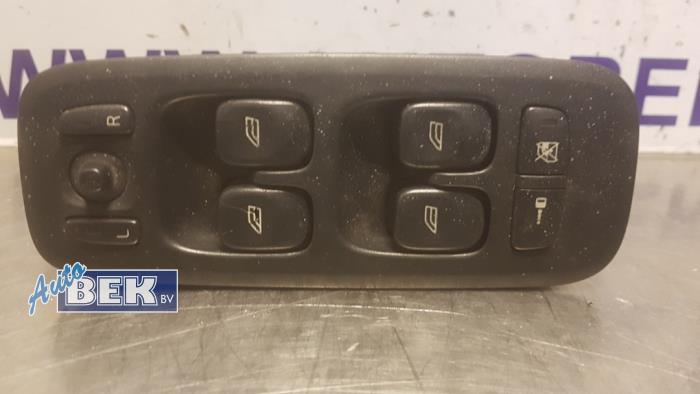Usados Interruptor combinado de ventanillas Volvo V70 (SW) 2.4 D5 20V Precio € 20,00 Norma de margen ofrecido por Auto Bek