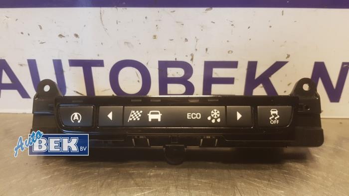 Używane Przelacznik Jaguar F-Pace 2.0 D 180 16V AWD Cena € 25,00 Procedura marży oferowane przez Auto Bek