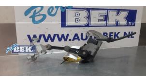 Used Anti-roll control sensor Mercedes E (W213) E-220d 2.0 Turbo 16V Price € 35,00 Margin scheme offered by Auto Bek