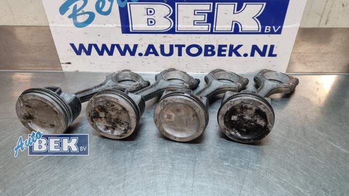 Usagé Piston Alfa Romeo Giulia (952) 2.0 T 16V Prix € 200,00 Règlement à la marge proposé par Auto Bek