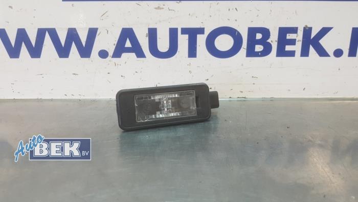 Registration plate light from a Peugeot 208 I (CA/CC/CK/CL) 1.2 Vti 12V PureTech 2018