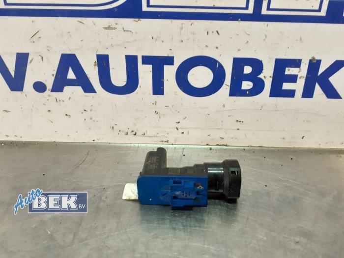 Gebrauchte Bremsassistent Sensor Peugeot 308 SW (L4/L9/LC/LJ/LR) 1.6 BlueHDi 120 Preis € 20,00 Margenregelung angeboten von Auto Bek