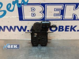 Used Tailgate lock mechanism Renault Clio IV (5R) 0.9 Energy TCE 90 12V Price € 25,00 Margin scheme offered by Auto Bek